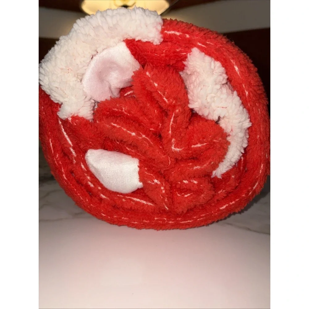 Pillowfort - Patisserie Red Chenille Throw with White Hearts - 50x60